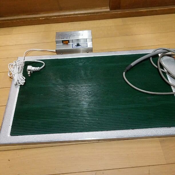 値下げ。ピオニー足温器 電気カーペット 電気アンカ 電気ヒーター 石油ファンヒー