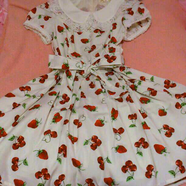 ゆう様 お取り置き中 ストロベリーチェリー ワンピ♡゜