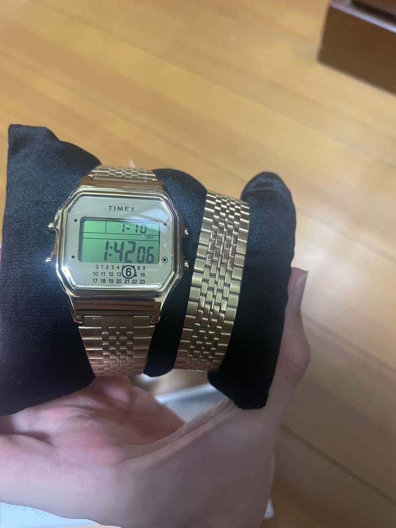 新品未使用 MM6 TIMEX ゴールド デジタル腕時計とブレスレット定価5万