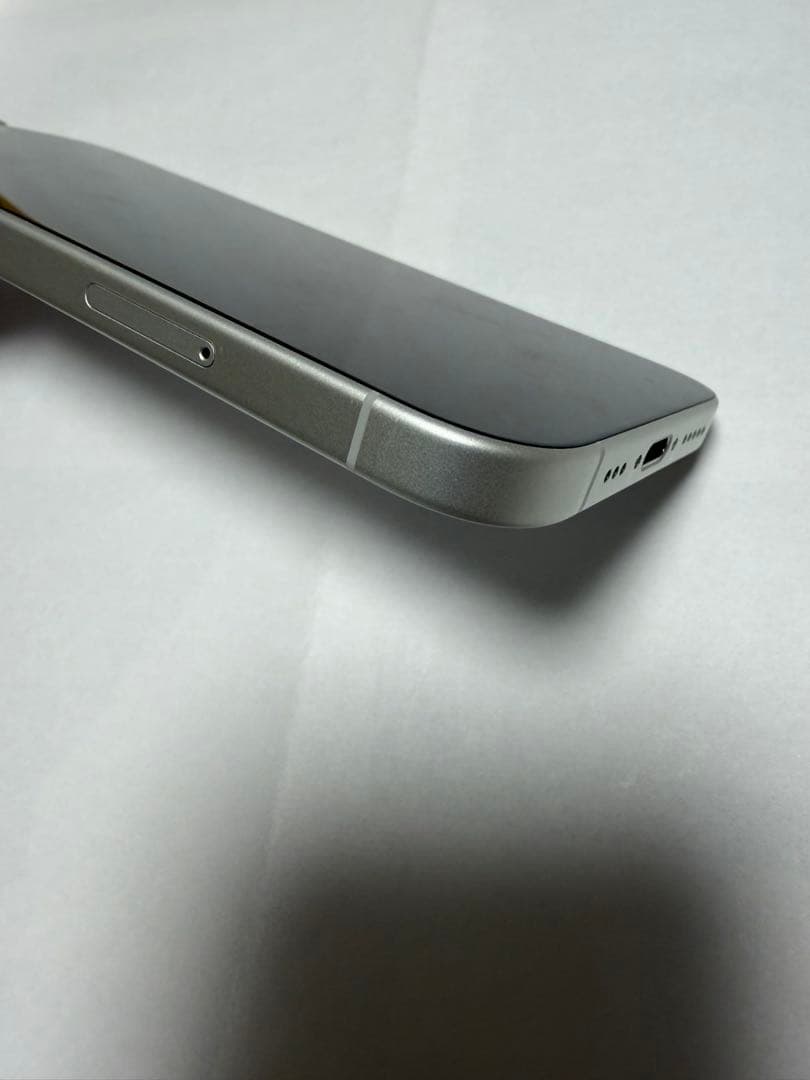 美品 iPhone 16 128GB ホワイト