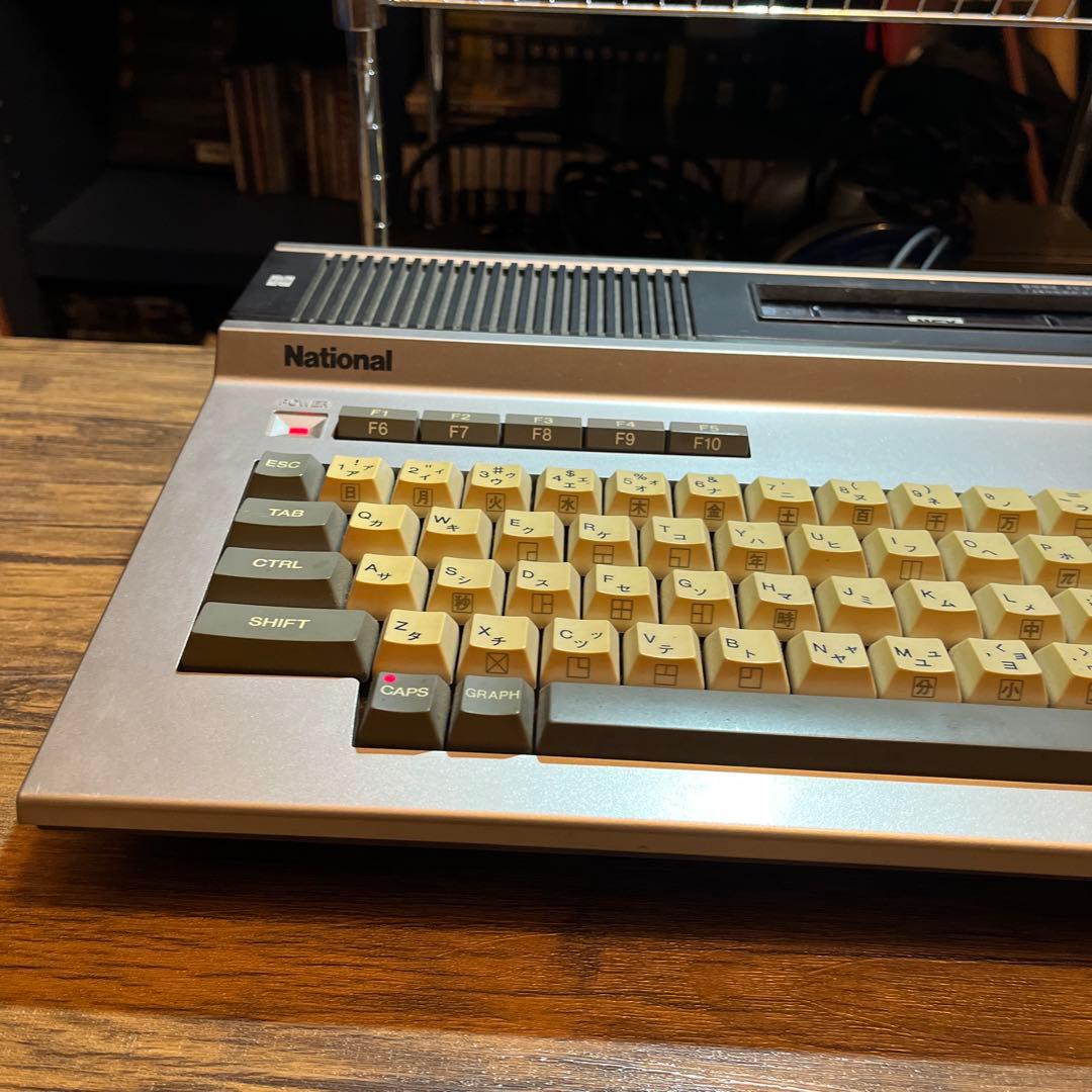 MSX本体中古 箱説なし オマケゲーム2本付き 動作確認済 CF-2000