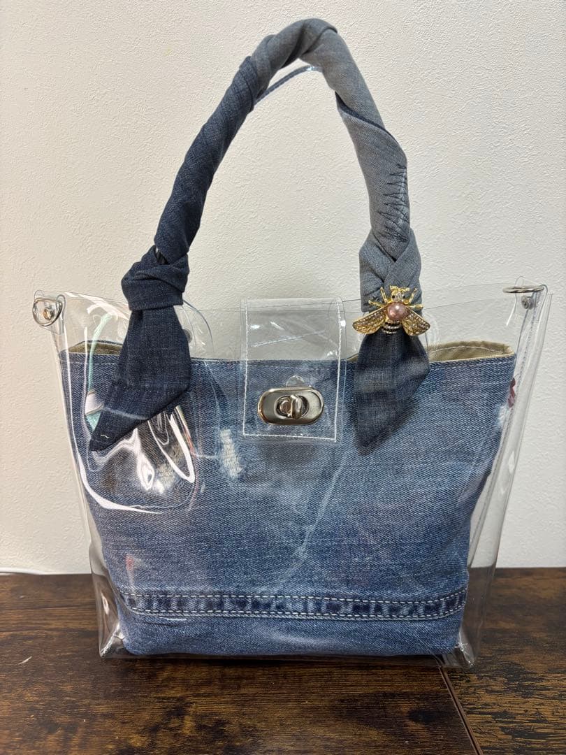 pvcクリアバック ハチは、つきません