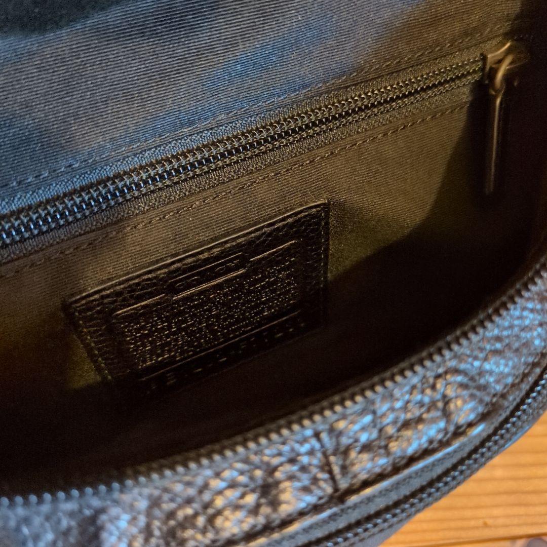 COACH ブラックレザー ボディバッグ　カバン　ストラップ　キーリング