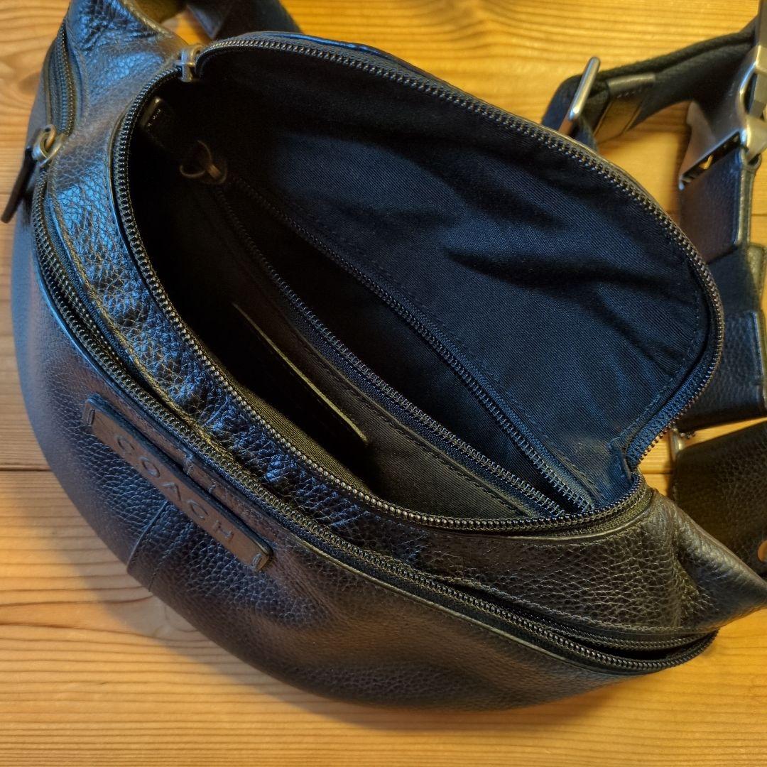 COACH ブラックレザー ボディバッグ　カバン　ストラップ　キーリング