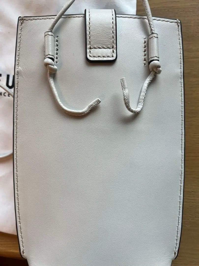 FURLA ホワイトレザーポシェット