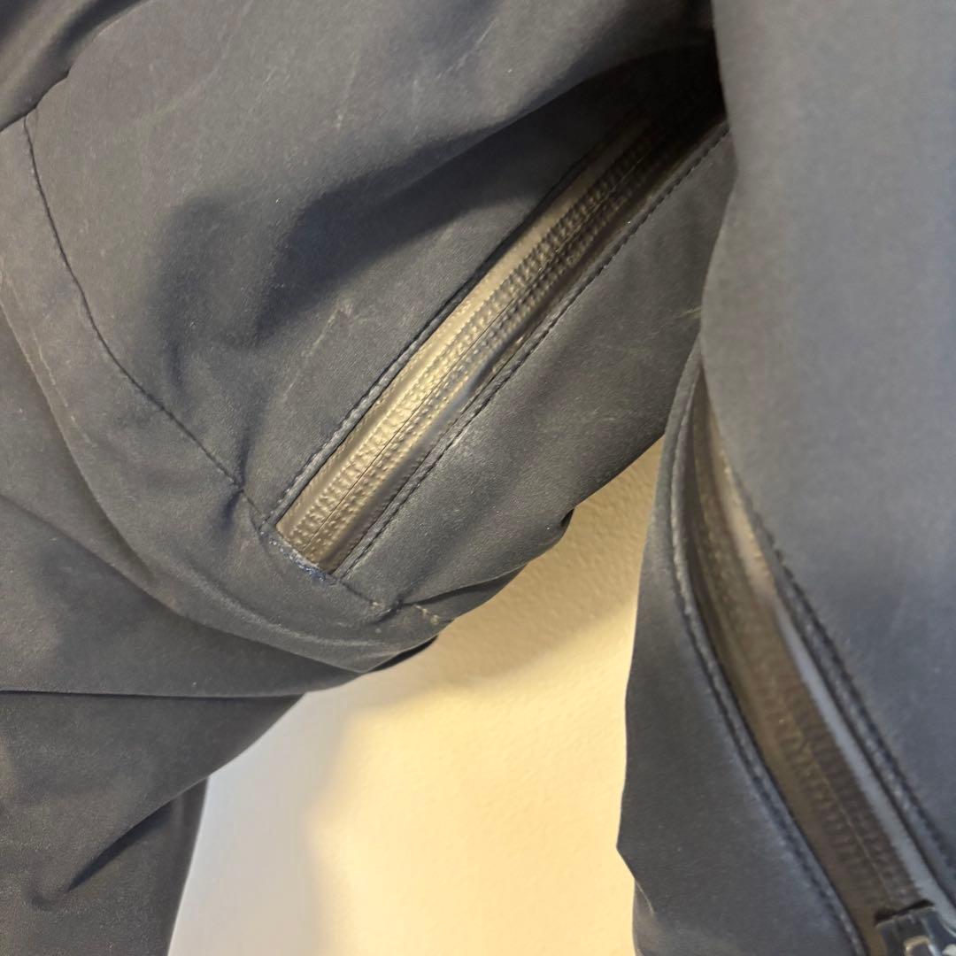 水沢ダウン DESCENTE　ダウンジャケット　ネイビー　Mサイズ