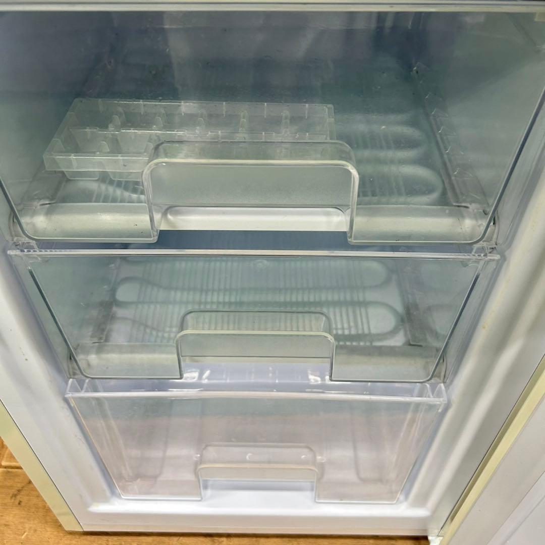 713 冷蔵庫　小型　一人暮らし　右開き　極美品　200L弱　レトロ調　保証込