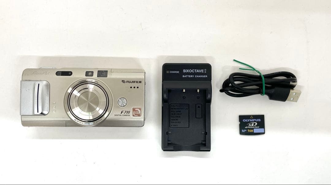 FUJIFILM FinePix F710 デジタルカメラ　ジャンク