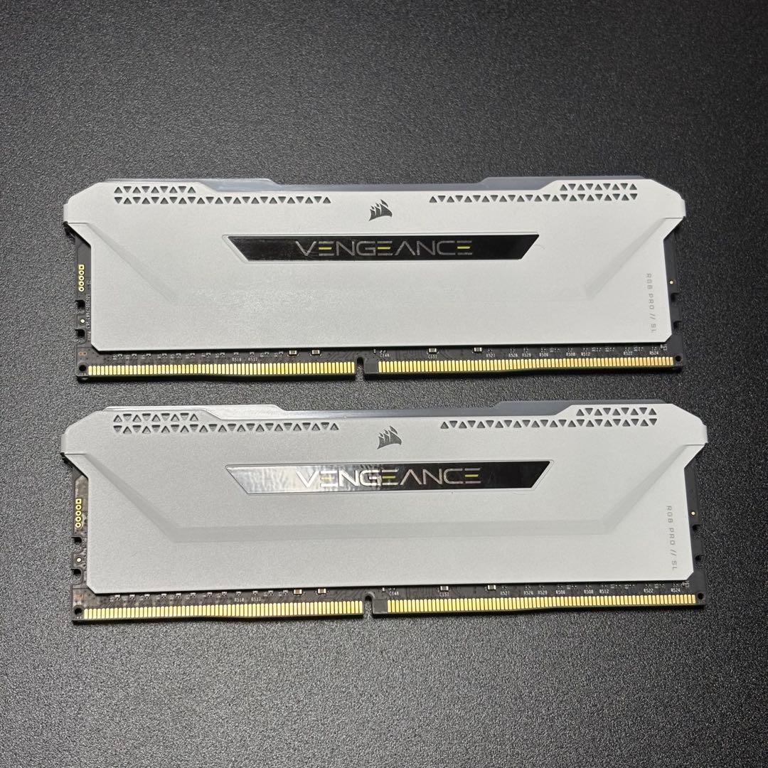 Corsair DDR4 16gb×2枚(32gb)メモリー ホワイト