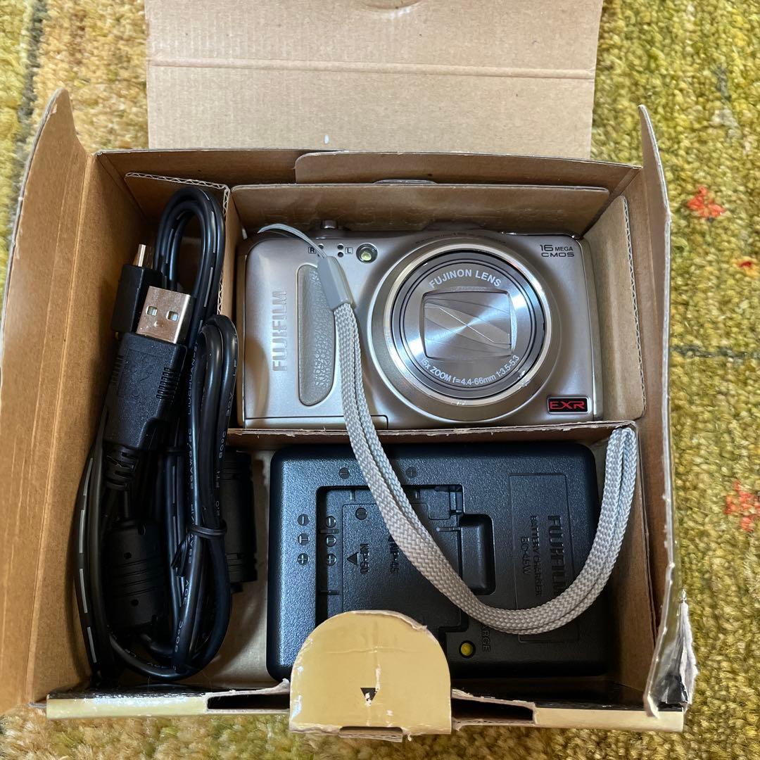 Fujifilm FinePix F550 EXR シルバー
