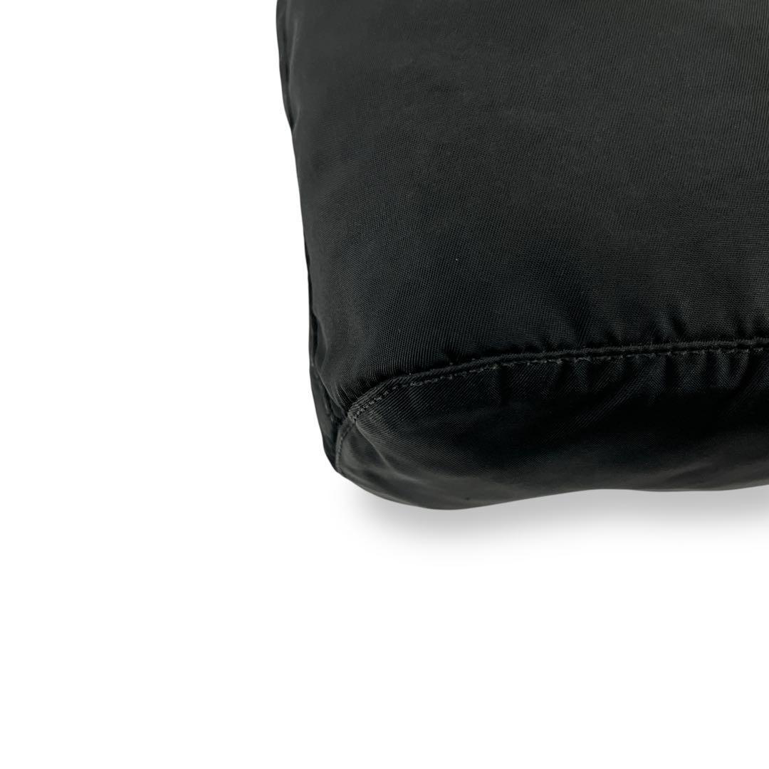 PRADA 巾着ミニポーチ　三角ロゴ　化粧ポーチ　小物入れ　ブラック　ナイロン