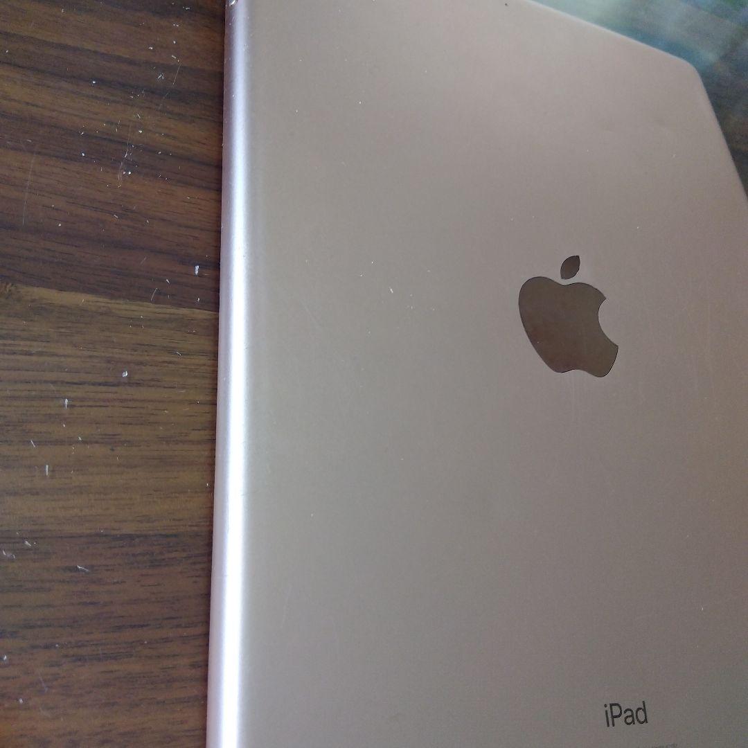 ホワイト iPad本体 画面ひび割れあり