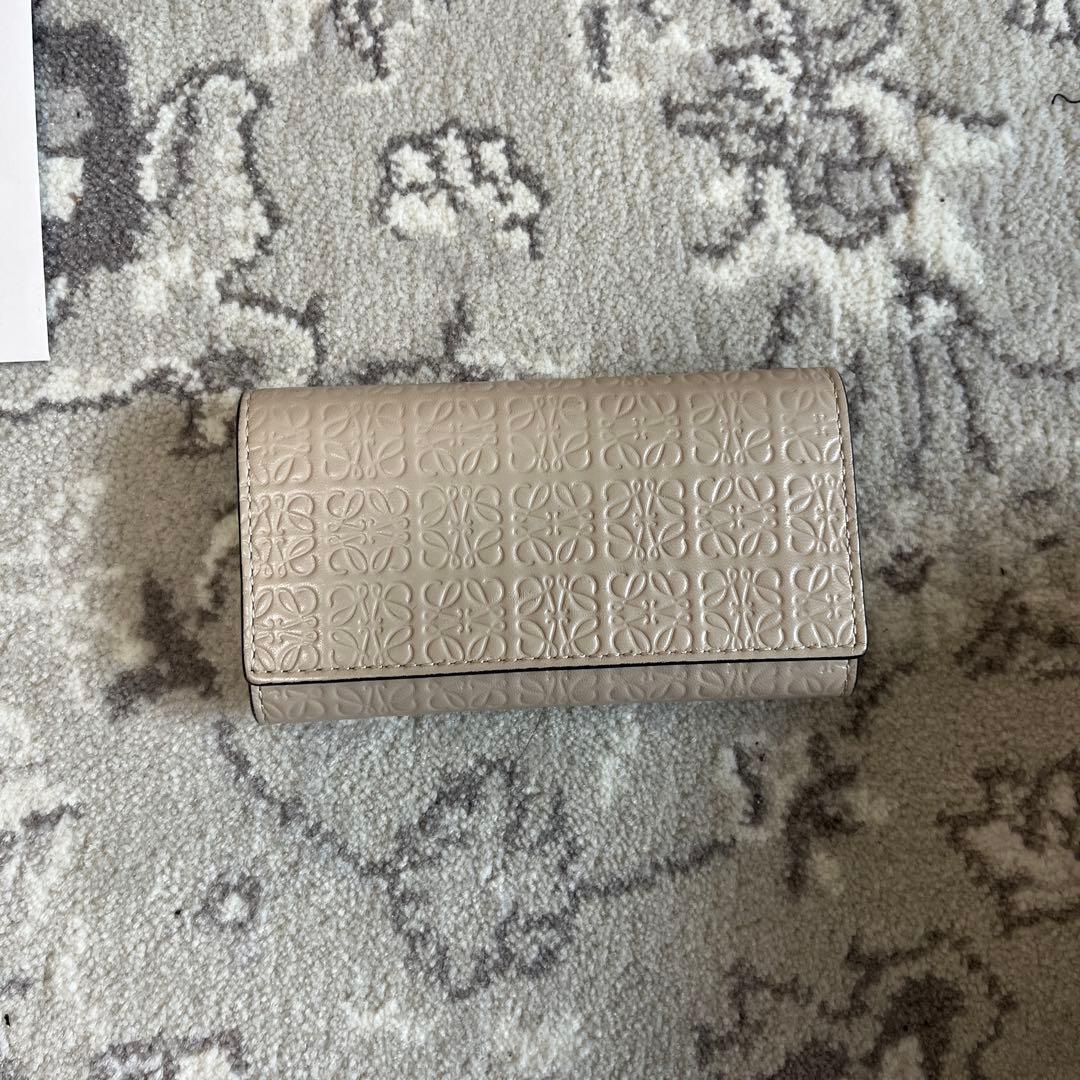 LOEWE エンボス加工 ベージュキーケース
