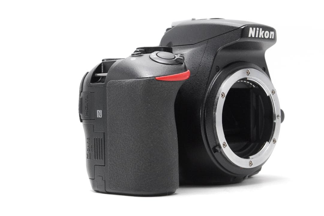 【美品】Nikon D5600 WiFi搭載 タッチパネルで快適撮影 高画質