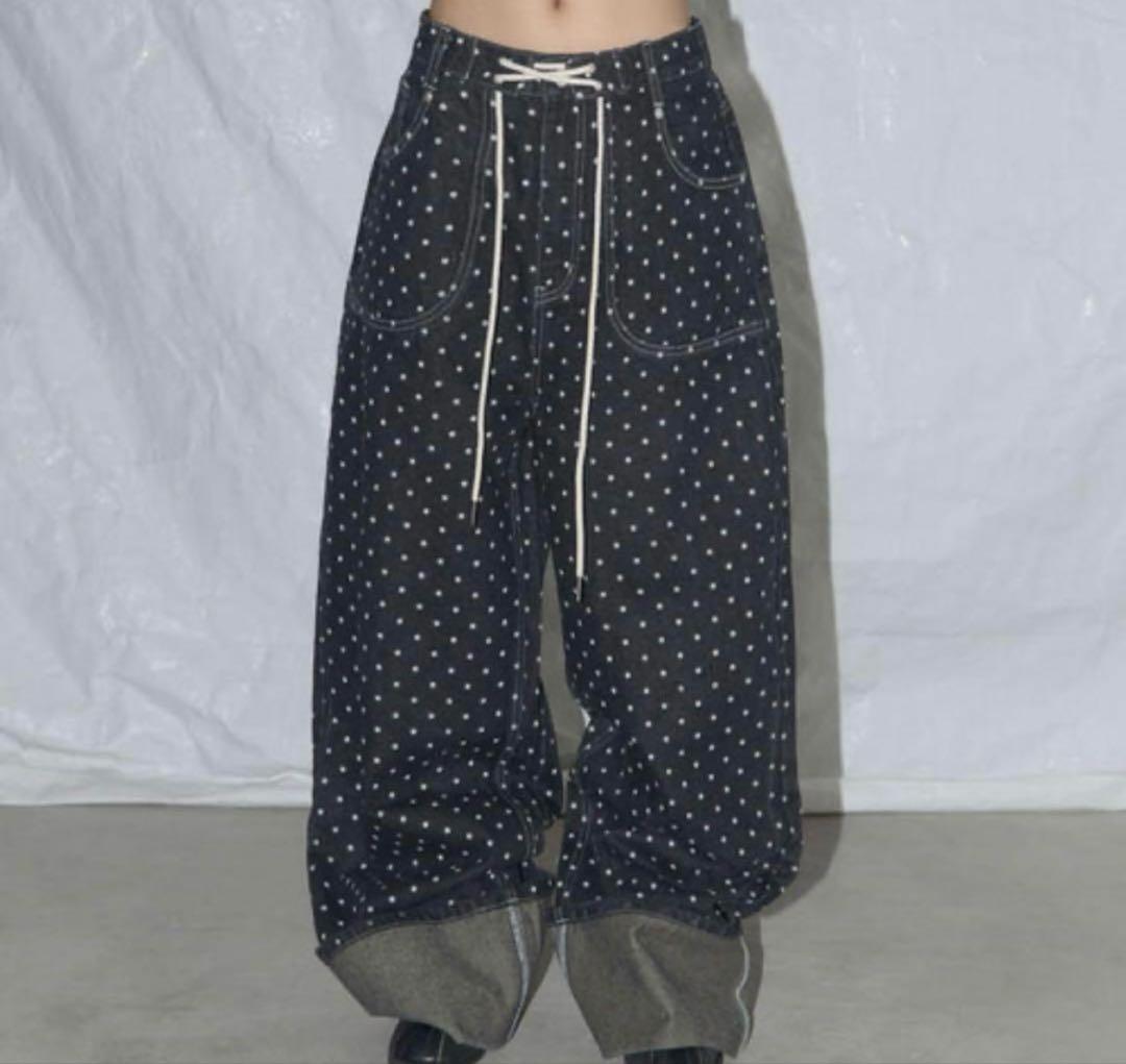 ドット柄ダークグレーカジュアルパンツ 1