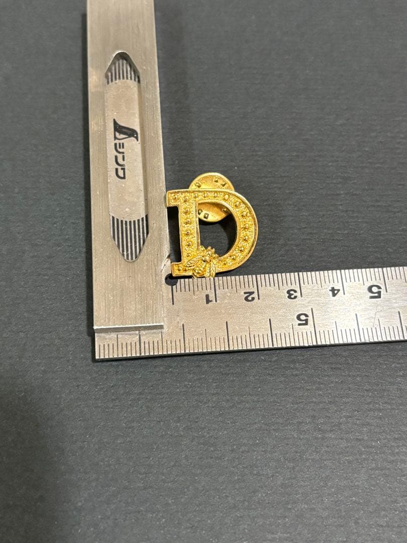 クリスチャン　ディオール　dior ピンブローチ　蜂　ビー　Dロゴ　ゴールド