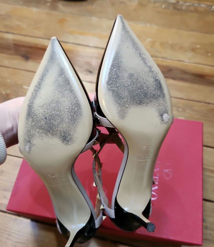 VALENTINO　ヴァレンティノ　スタッズクロスパンプス