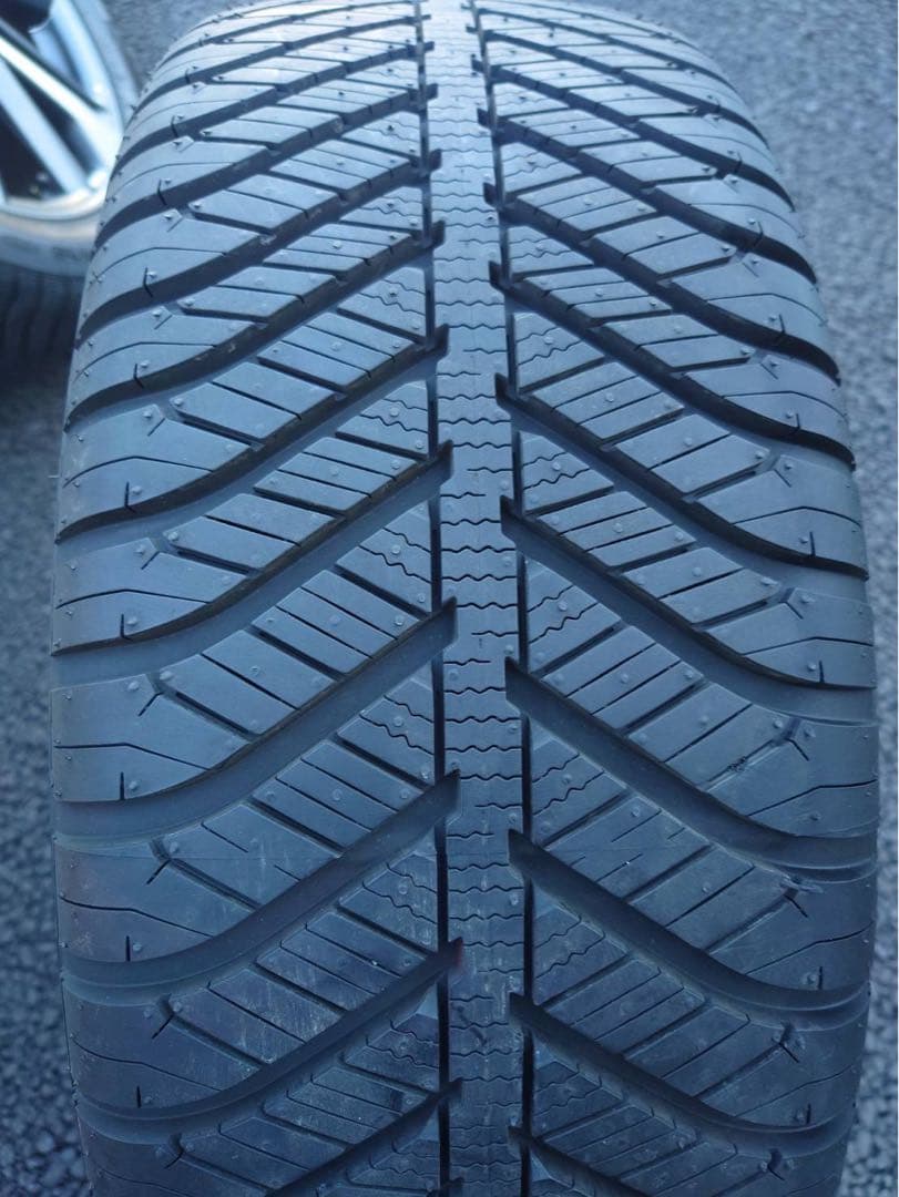 トヨタカローラクロス18インチ純正ホイール　4シーズンタイヤ