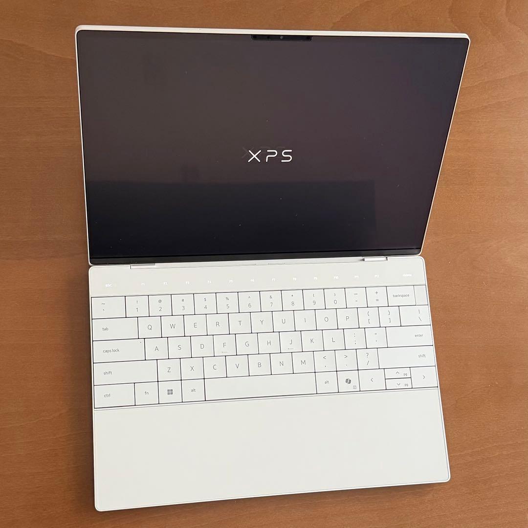 Dell XPS 13 9350 プラチナ ノートパソコン