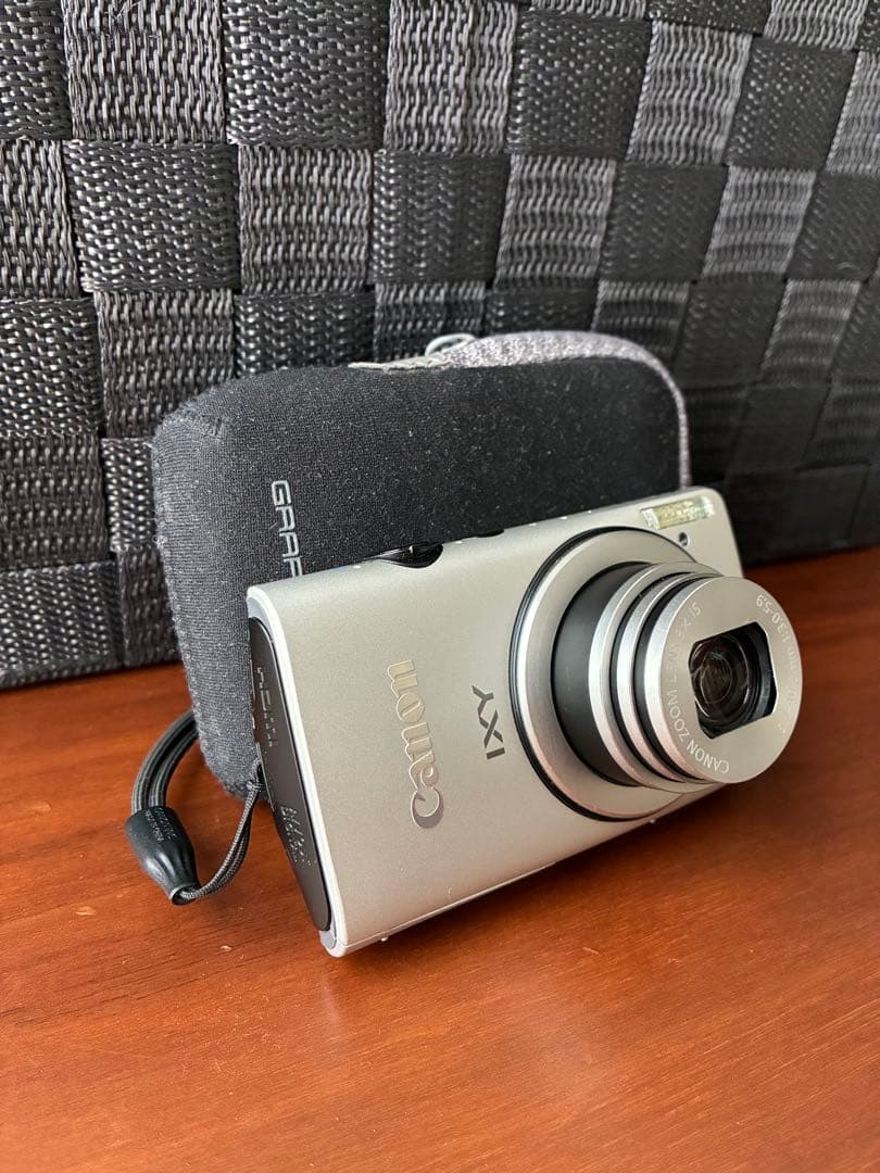 美品Canon IXY 600F シルバー デジタルカメラ