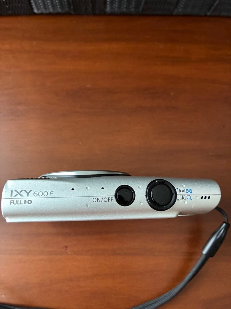 美品Canon IXY 600F シルバー デジタルカメラ