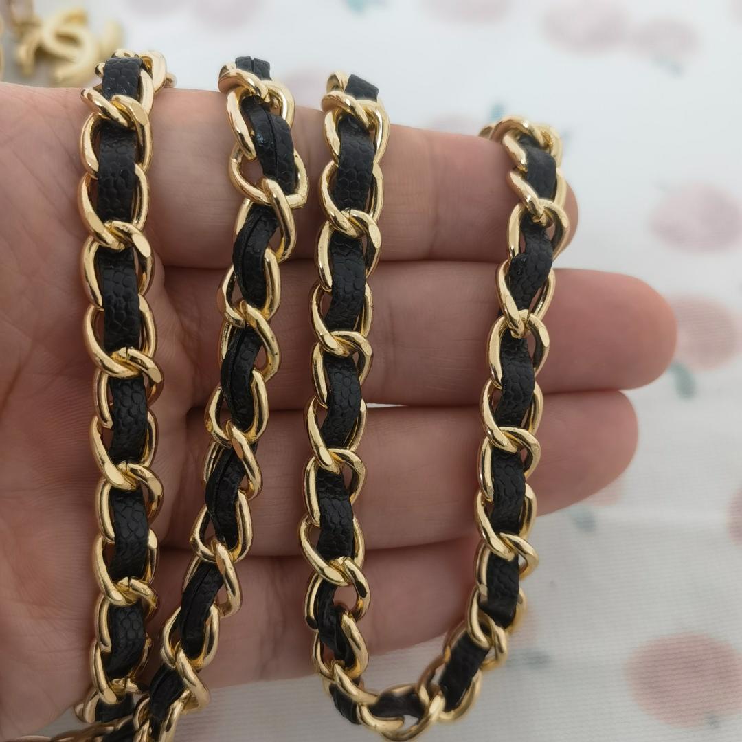 ブラック チェーンクラッチ　ショルダーバッグ