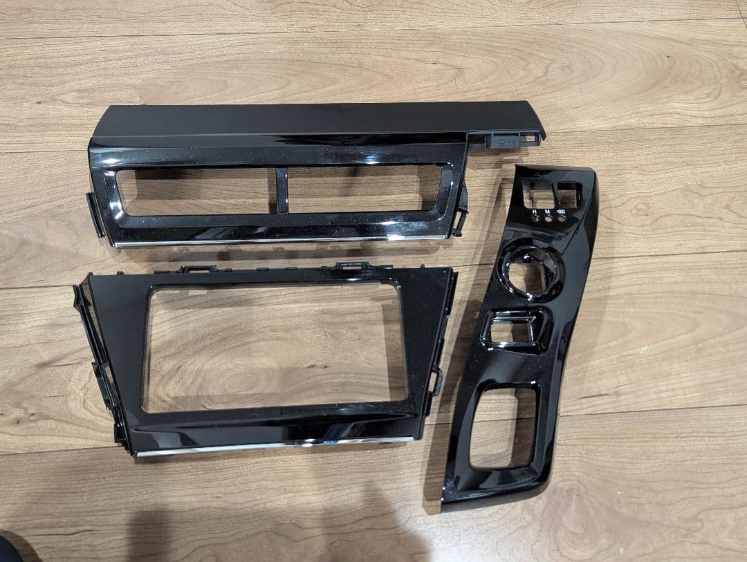 トヨタ プリウスα インテリアパネル G’s 後期用　インパネ　オマケ付