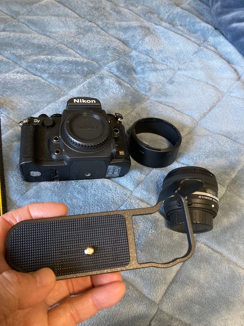 ニコンDF50mmf1.8付+DE-1グリップ+NPSストラップ