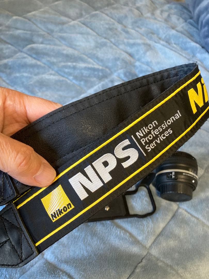 ニコンDF50mmf1.8付+DE-1グリップ+NPSストラップ