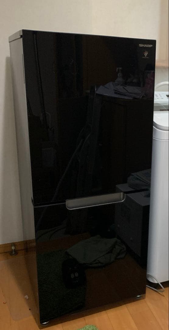 【美品　使用期間１年半】シャープ　プラズマクラスタ　黒色冷凍冷蔵庫 ガラス棚付き