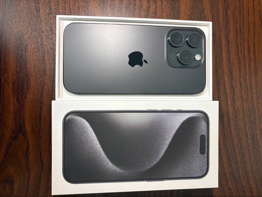 【極美品】iPhone15 Pro ブラックチタニウム　128GB 本体