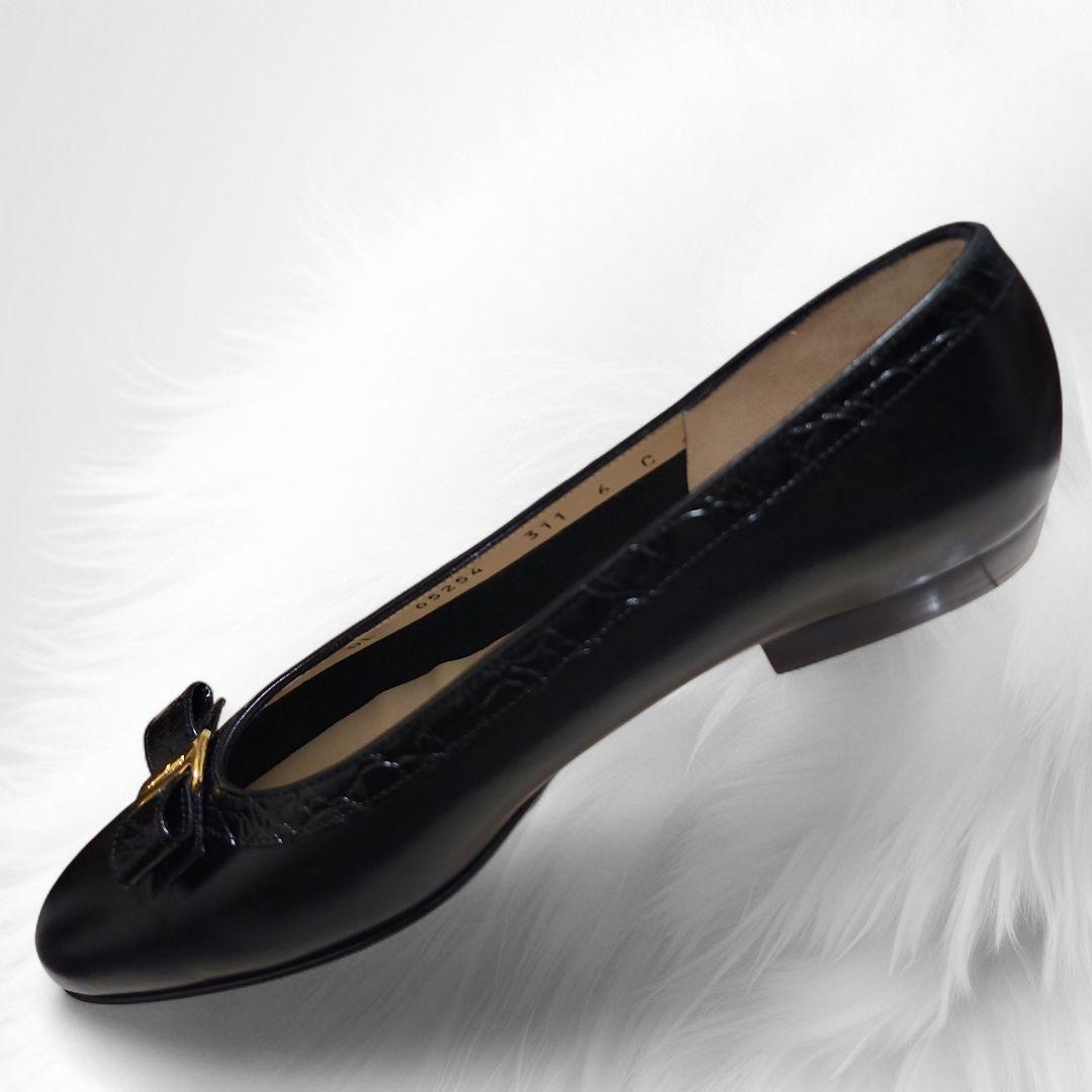 【新品】フェラガモ フラットパンプス ヴァラリボンブラック型押し6C 23cm