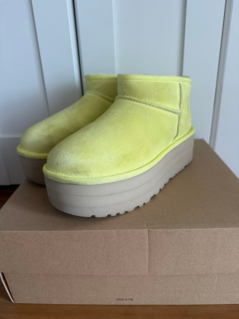 Ugg イエロー プラットフォーム ウルトラミニ　ムートンブーツ