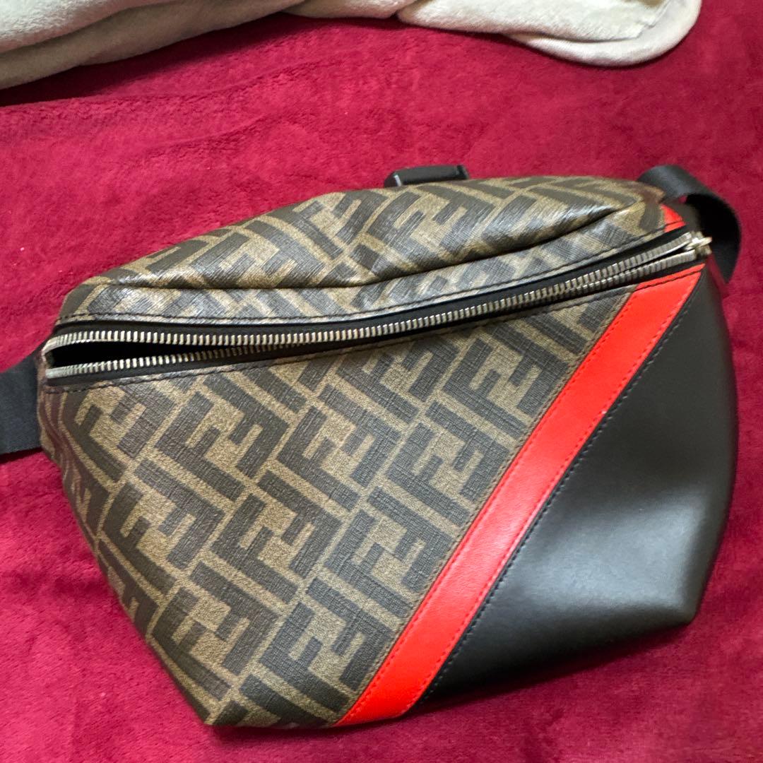 FENDI ボディバッグ ロゴパターン