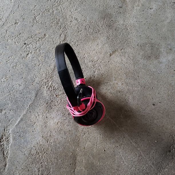 ピンクヘッドホン
