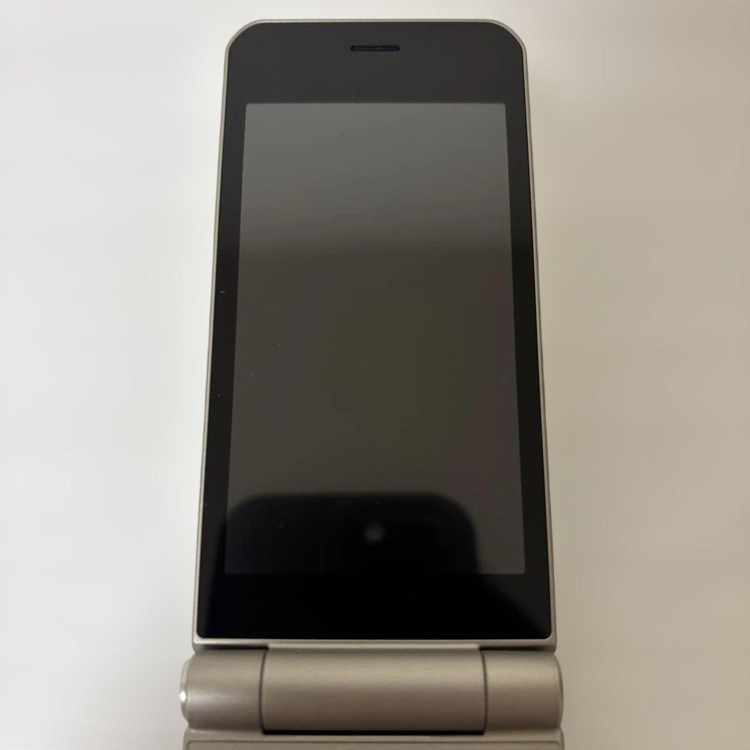 【美品/未使用に近い】arrowsケータイ ベーシック F-41C ゴールド