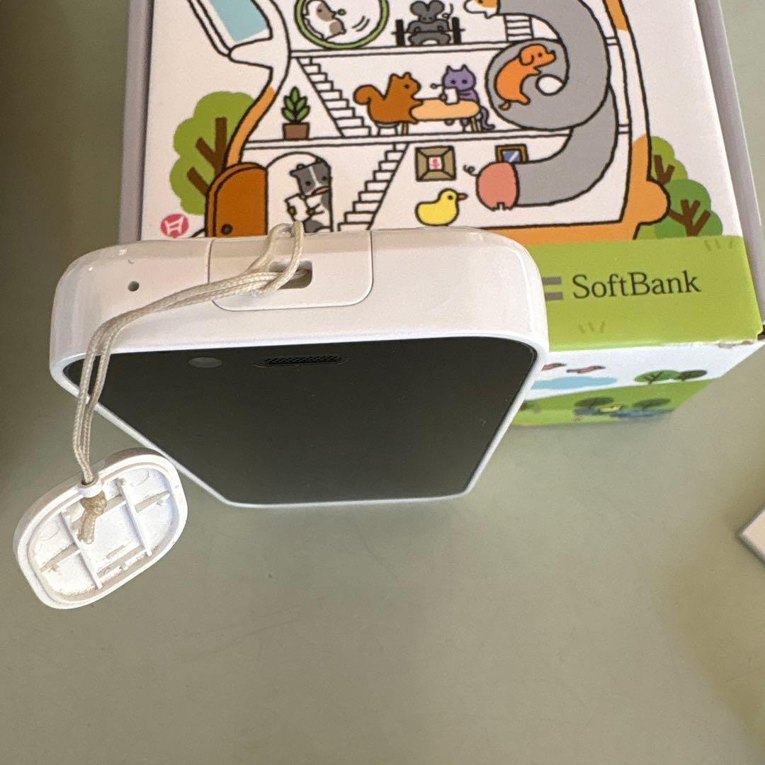 キッズフォン 3 WHT 本体と付属品