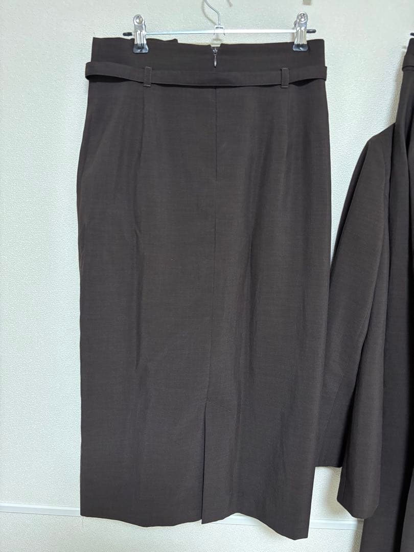 美品☆THE SUIT COMPANY 茶色レディーススーツ3点セット☆