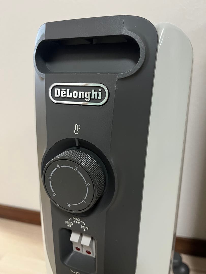 デロンギオイルヒーター　RHJ10F1015-DG 箱付き