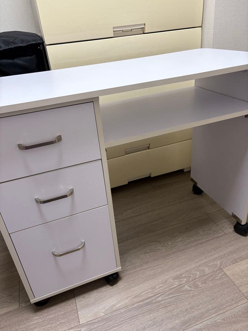 【もかちゃんのママ専用】ネイルテーブル　ホワイト キャスター付きデスク