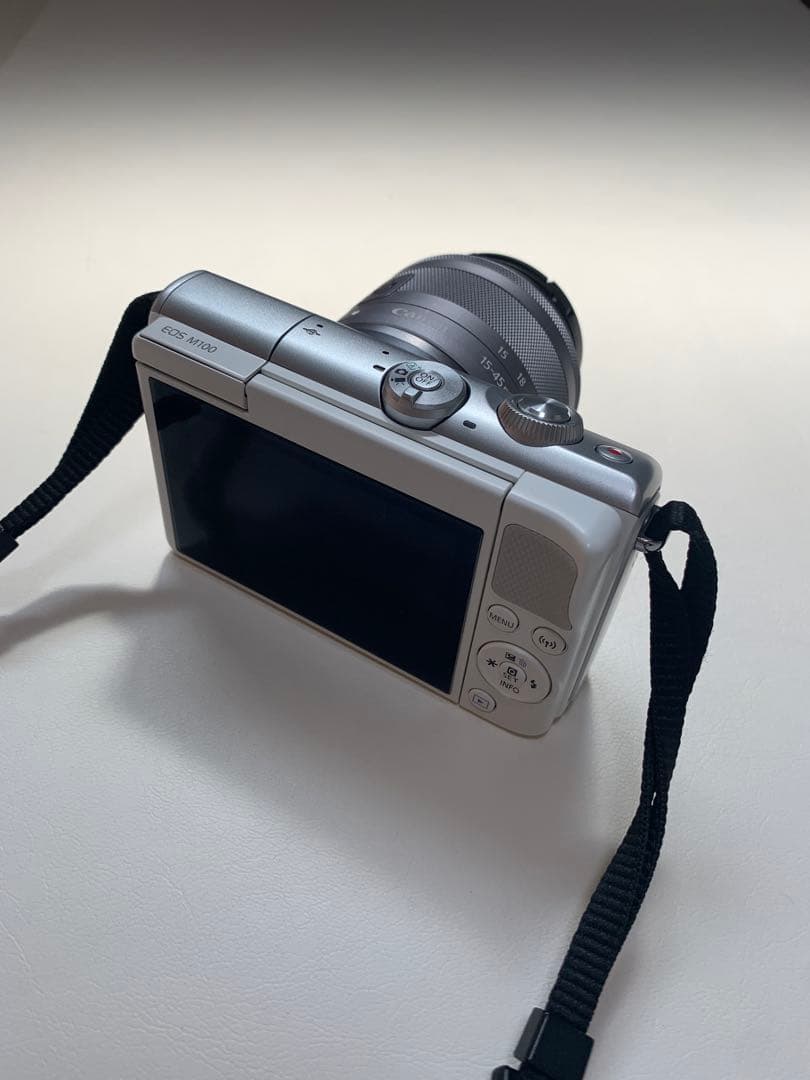 Canon EOS M100 ホワイト EF-M 15-45mm