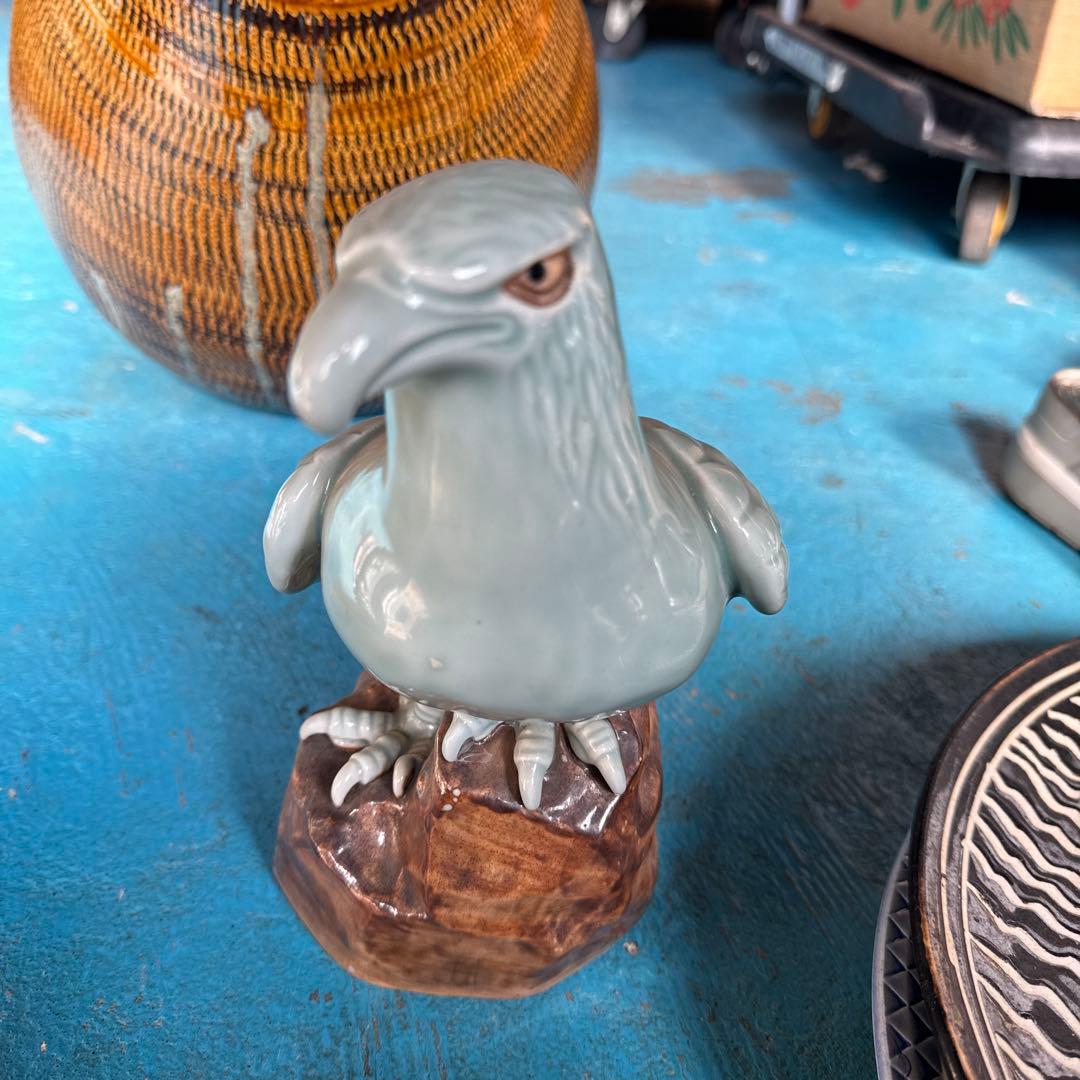 水色 陶器 鷲の彫刻 約15cm