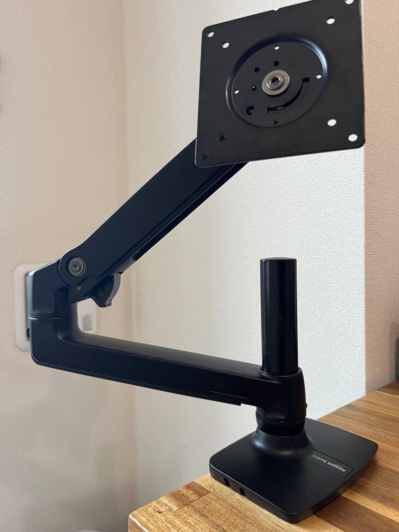 amazonベーシック　モニターアーム