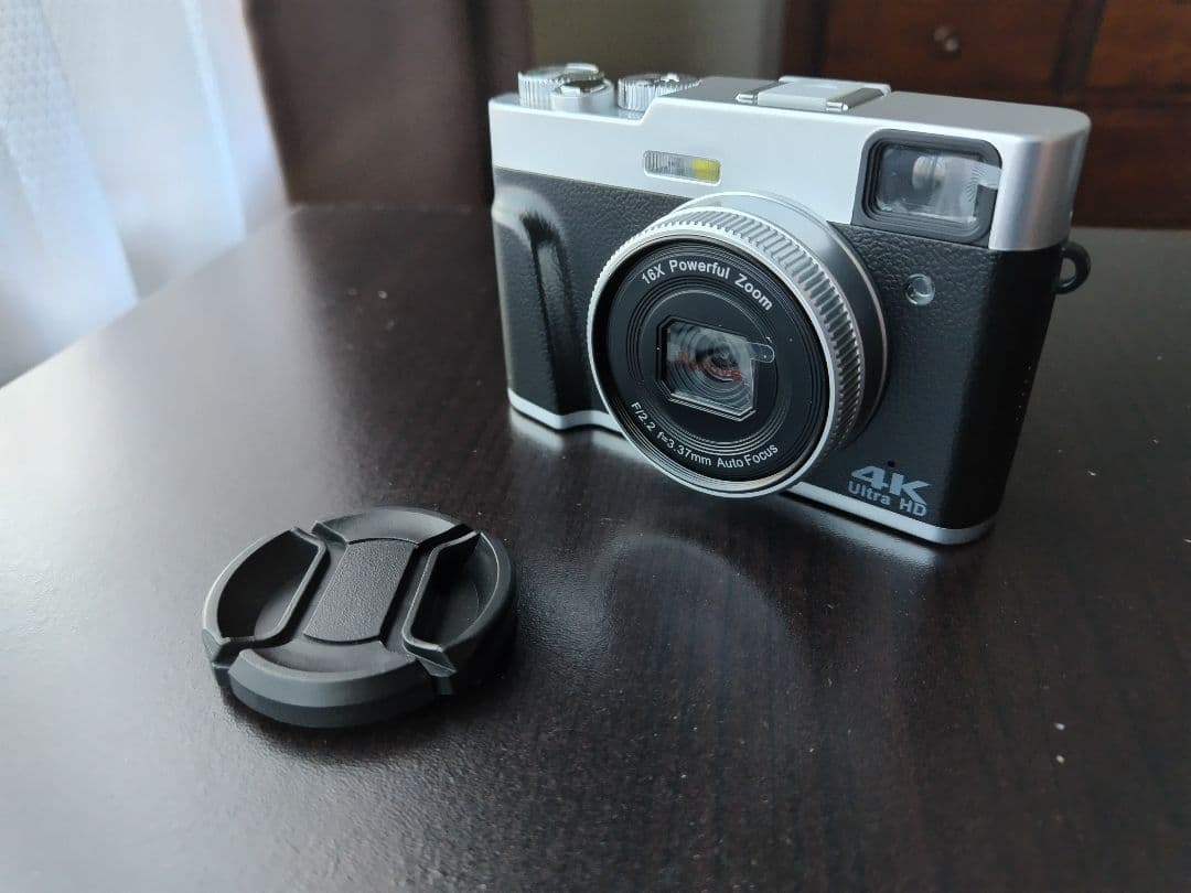 【ほぼ新品】4K レトロ風デジタルカメラ 16倍ズーム　microSDカード付き