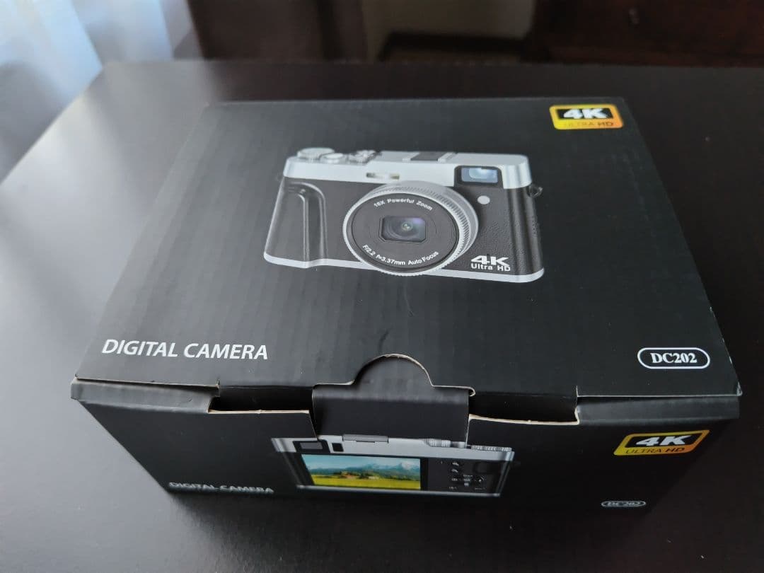 【ほぼ新品】4K レトロ風デジタルカメラ 16倍ズーム　microSDカード付き