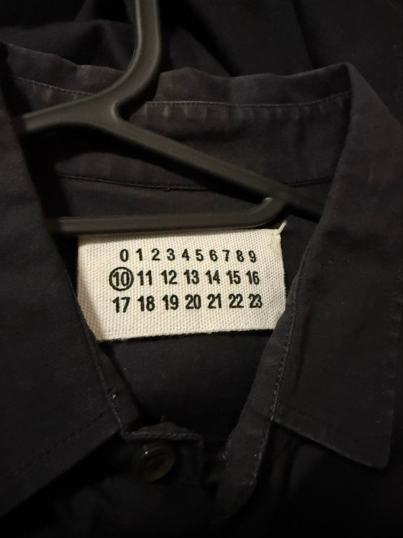 メゾンマルジェラ(Maison Martin Margiela)ブラックシャツ