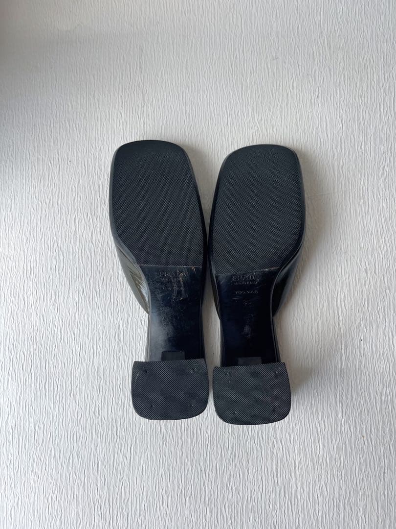 プラダ　PRADA エナメル　スクエアトゥミュール　イタリア製　35