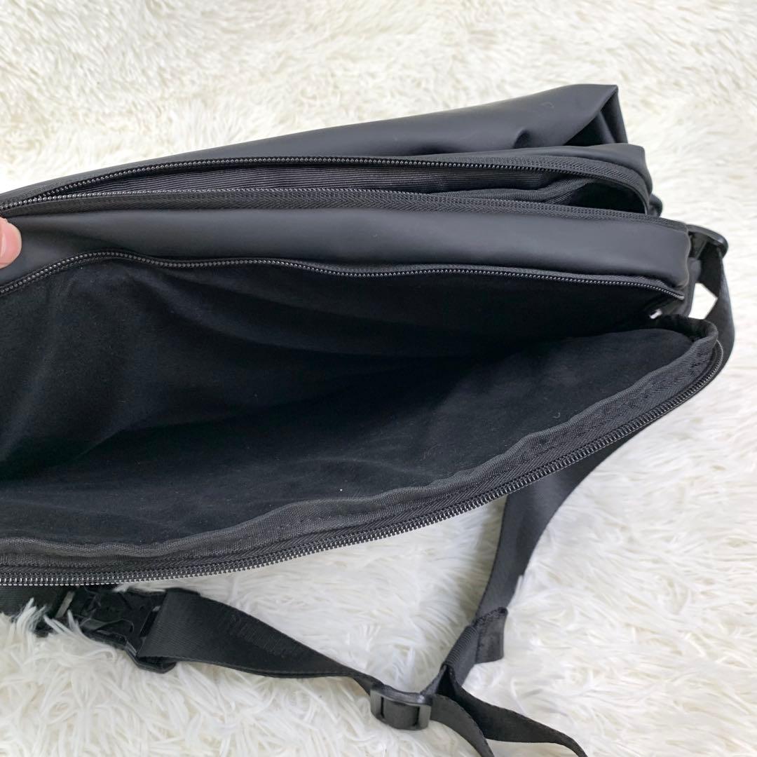 QUICKPACK13-DG ブラックレザー　ボディ　ショルダーバッグ　大容量