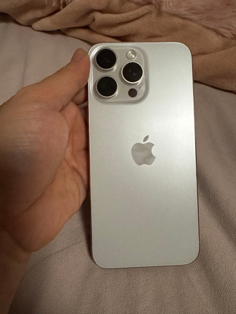 アメリカ版 iPhone15 pro max 256GB, 画面を交換しました