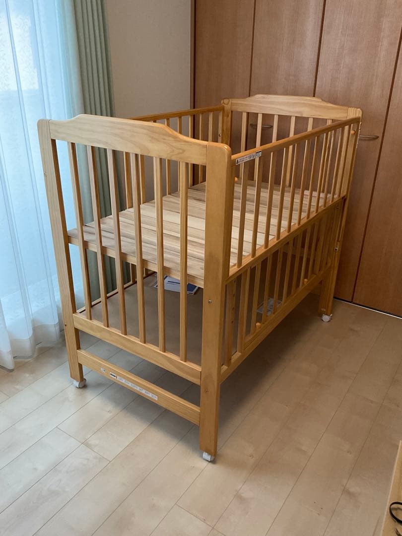 【カトージ】ハイシートベビーベッド（ナチュラル）